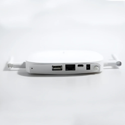 White LoRaWAN Gateway with BLE and PoE Support and Powerful Distance Range - Asset Track Pro